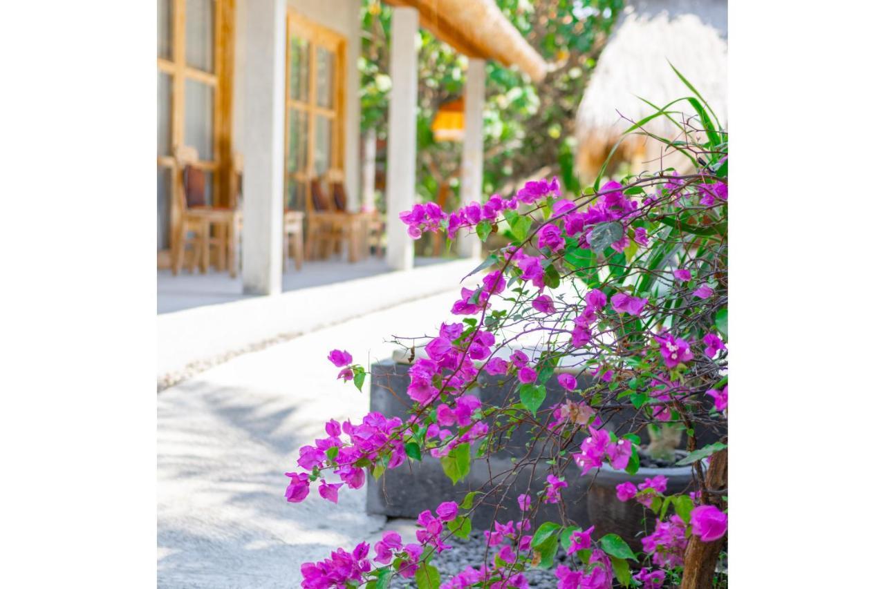 Golden Garuda Cottages Polilit 外观 照片