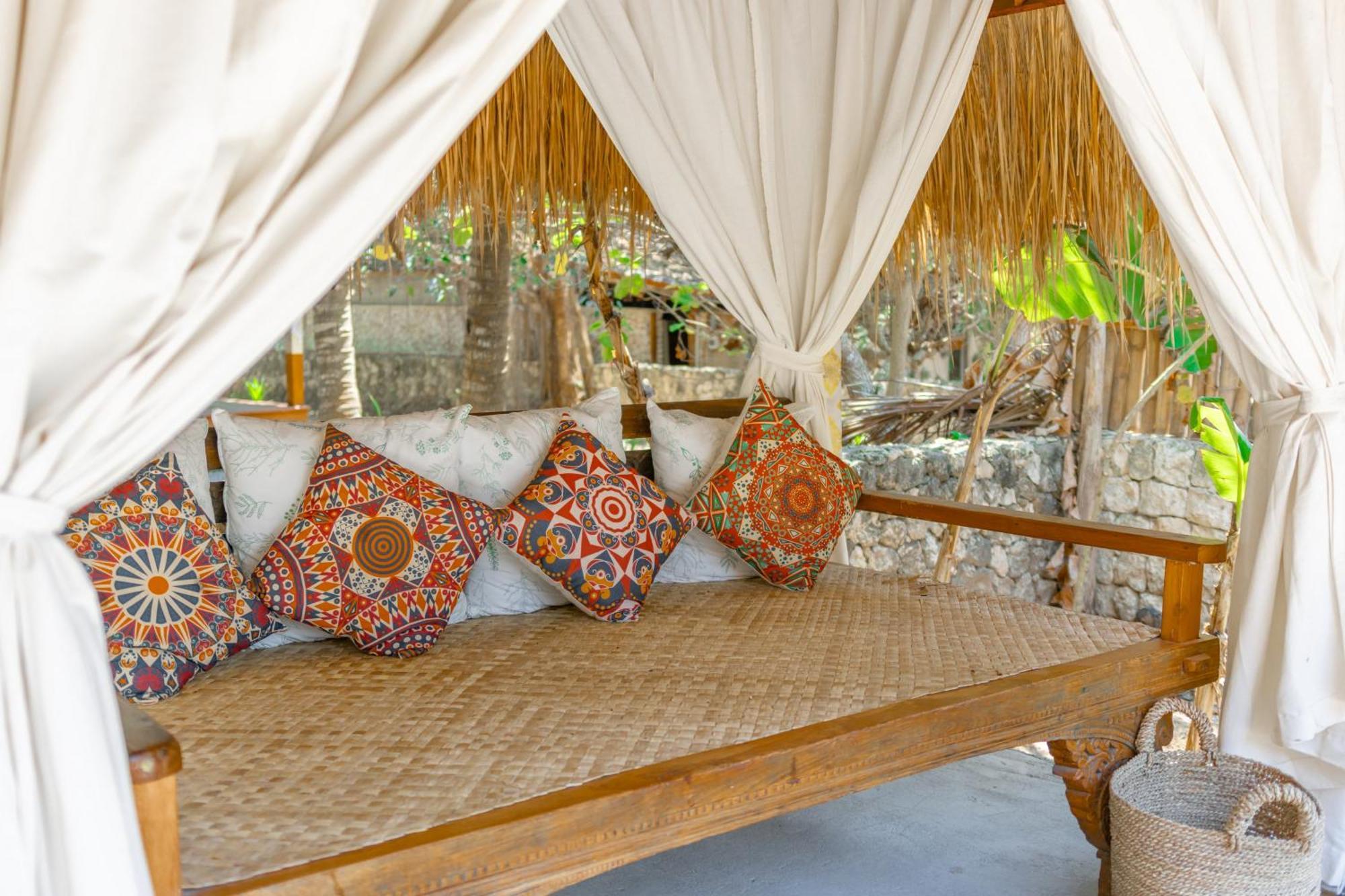 Golden Garuda Cottages Polilit 外观 照片