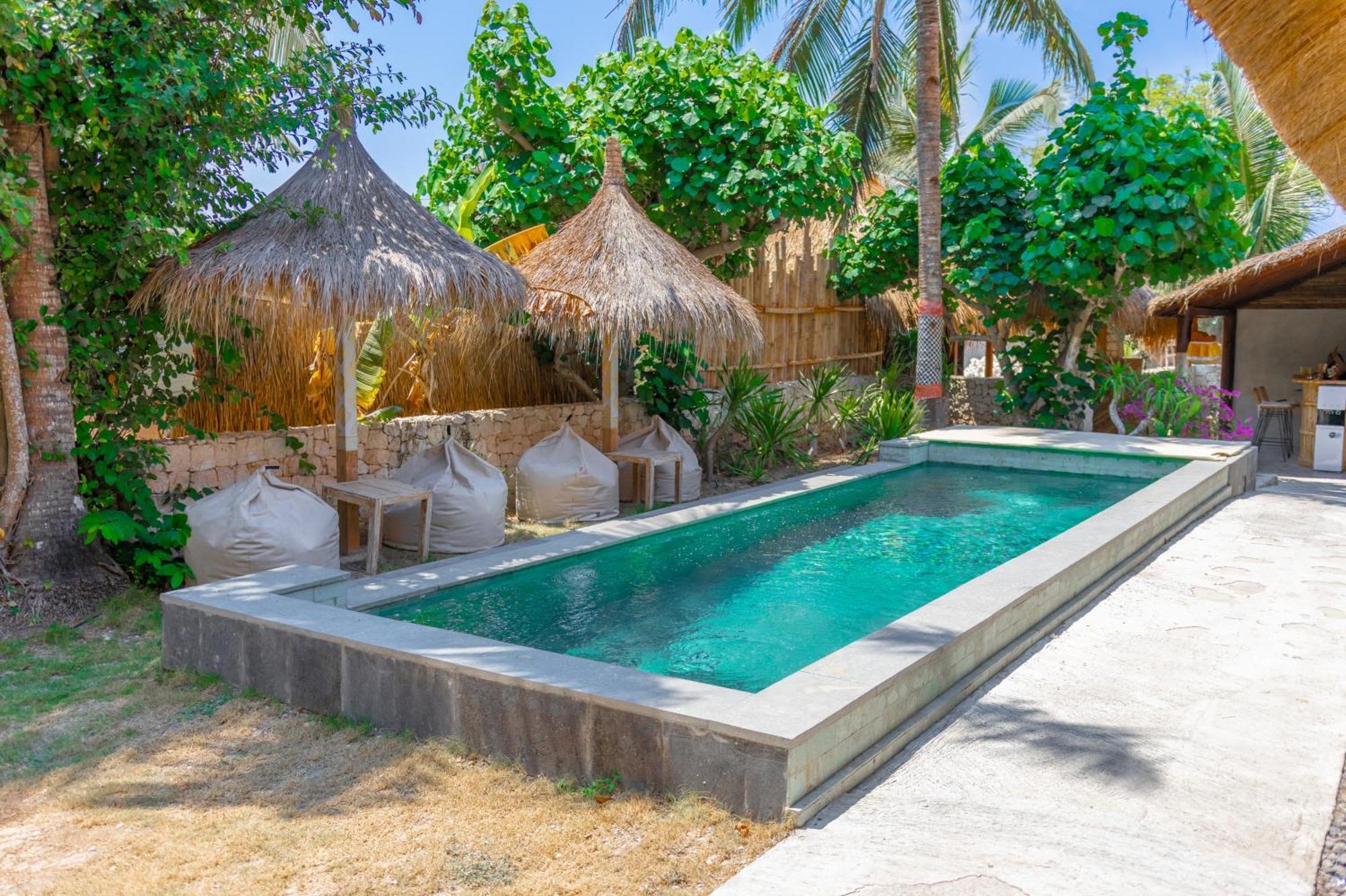 Golden Garuda Cottages Polilit 外观 照片